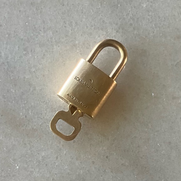 Louis Vuitton Lock with One Key #315 - Picture 3 of 11